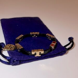 New no Tag- Tory Burch Serif-T Logo & Leather Stackable Flex Bracelet.